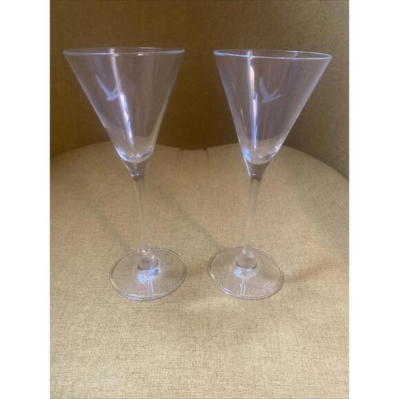 Grey Goose Martini Glasses Stemmed Set of 2 Logo Clear Flying White Geese - Picture 1 of 5